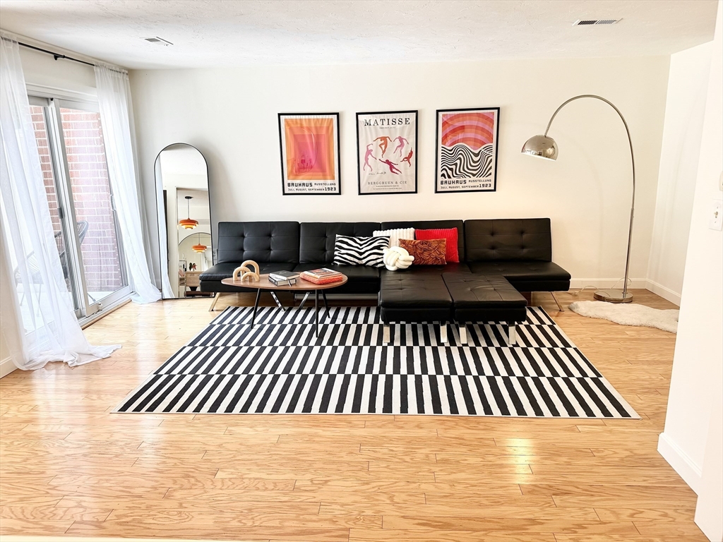 32 Elderwood Dr, Stoughton, Massachusetts, 2 Bedrooms Bedrooms, 6 Rooms Rooms,1.5 BathroomsBathrooms,Residential,For Sale,Elderwood Dr,73493928