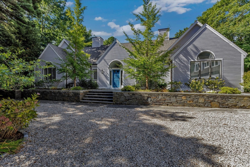 100 The Paddock Cir, Mashpee, Massachusetts, 3 Bedrooms Bedrooms, 7 Rooms Rooms,5.5 BathroomsBathrooms,Residential,For Sale,The Paddock Cir,73493945