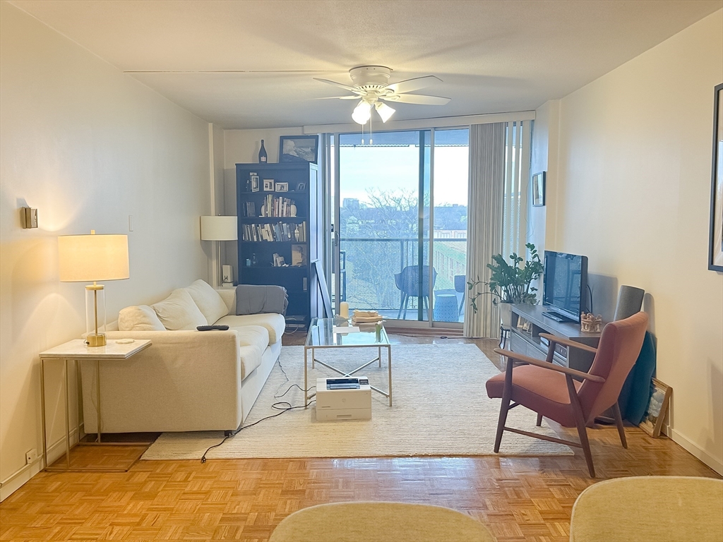 19 Winchester St, Brookline, Massachusetts, 1 Bedroom Bedrooms, 4 Rooms Rooms,1 BathroomBathrooms,Residential Lease,For Rent,Winchester St,73493949