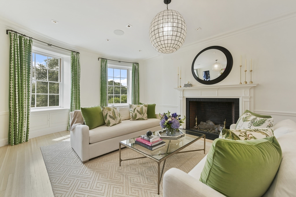 62 Beacon, Boston, Massachusetts, 3 Bedrooms Bedrooms, 6 Rooms Rooms,2.5 BathroomsBathrooms,Residential,For Sale,Beacon,73493924