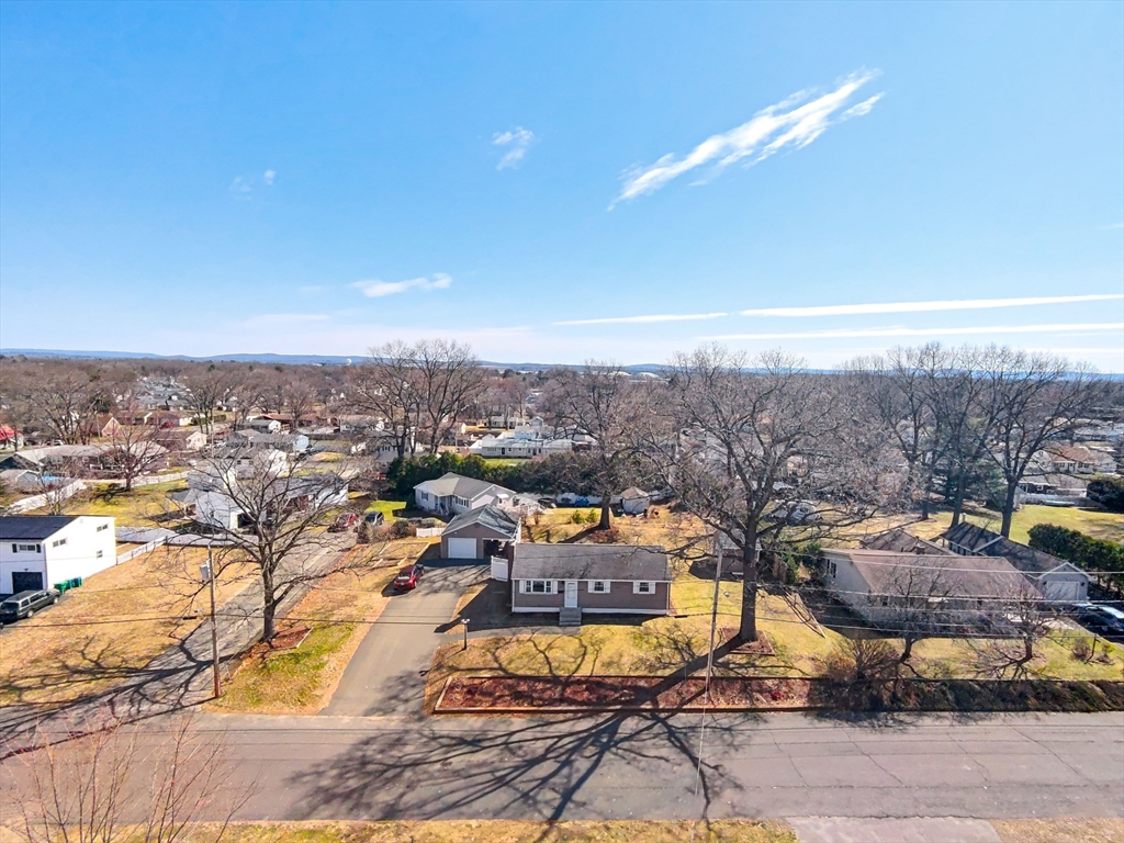 39 Dixie Terrace, Chicopee, Massachusetts, 3 Bedrooms Bedrooms, 6 Rooms Rooms,1 BathroomBathrooms,Residential,For Sale,Dixie Terrace,73493818
