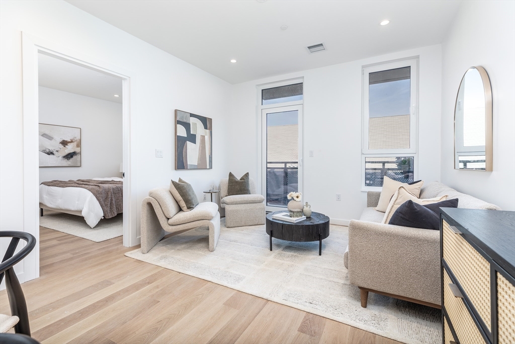 1395 Washington Street, Boston, Massachusetts, 1 Bedroom Bedrooms, 2 Rooms Rooms,1 BathroomBathrooms,Residential,For Sale,Washington Street,73493885