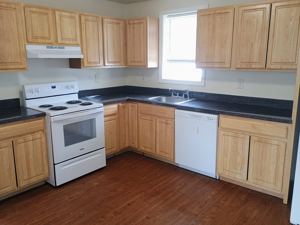 207 High Street, Taunton, Massachusetts, 3 Bedrooms Bedrooms, 7 Rooms Rooms,1 BathroomBathrooms,Residential Lease,For Rent,High Street,73493896