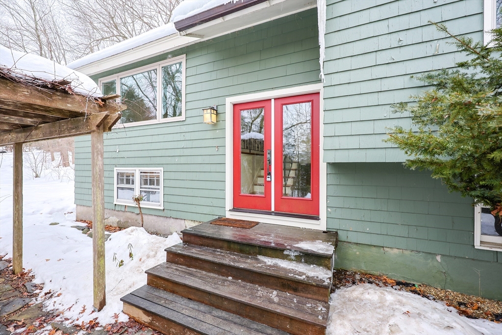 7 Hillcrest Dr, Acton, Massachusetts, 3 Bedrooms Bedrooms, 6 Rooms Rooms,2 BathroomsBathrooms,Residential,For Sale,Hillcrest Dr,73479031