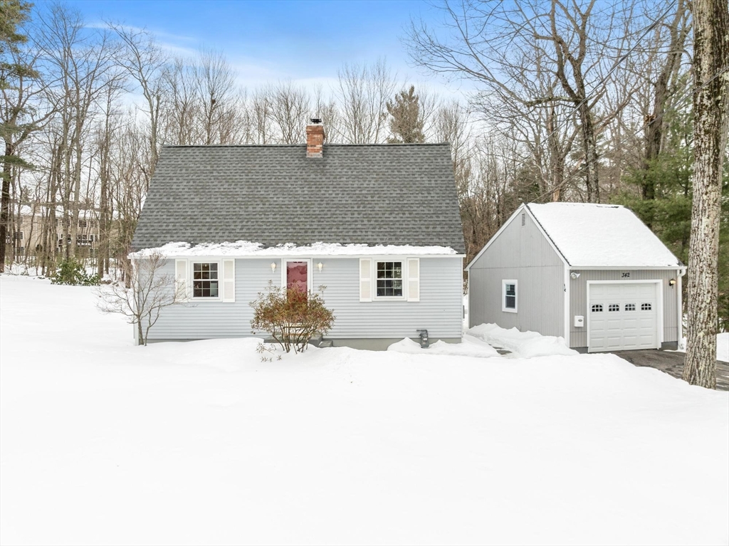 342 Cathy St, Fitchburg, Massachusetts, 3 Bedrooms Bedrooms, 5 Rooms Rooms,1.5 BathroomsBathrooms,Residential,For Sale,Cathy St,73478489