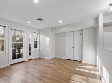 27R West Street, Beverly, Massachusetts, 2 Bedrooms Bedrooms, 5 Rooms Rooms,2 BathroomsBathrooms,Residential,For Sale,West Street,73468372