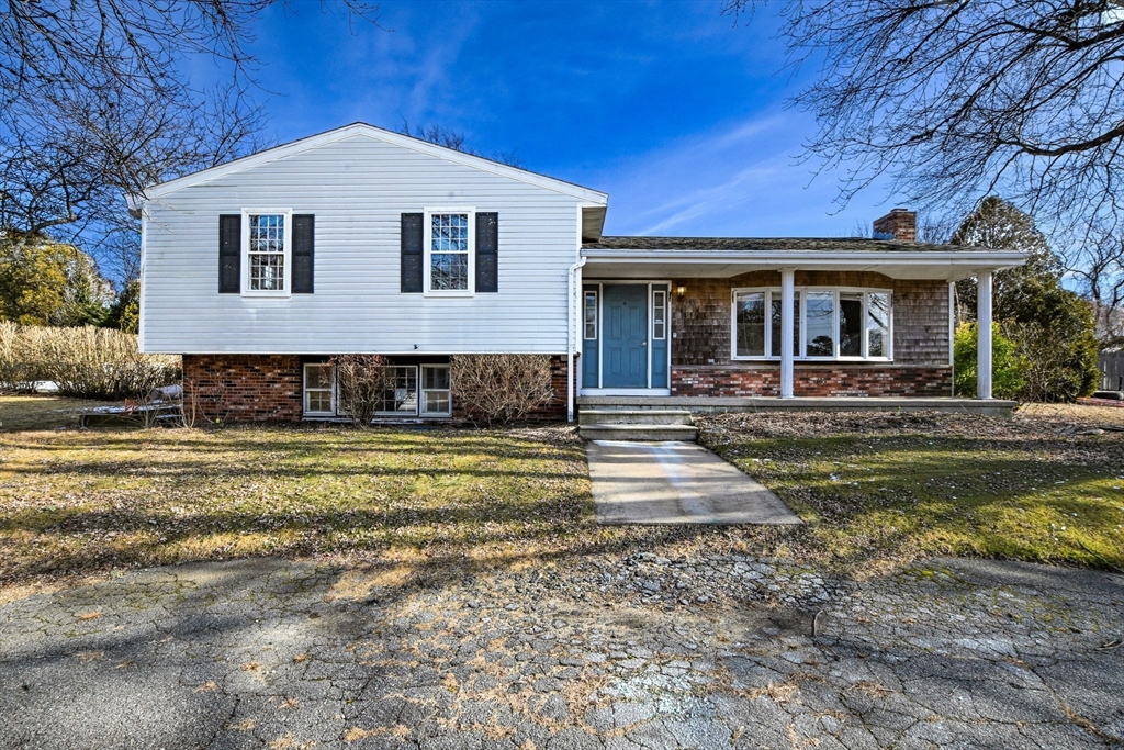 49 Broken Bow Ln, Falmouth, Massachusetts, 3 Bedrooms Bedrooms, 6 Rooms Rooms,2 BathroomsBathrooms,Residential,For Sale,Broken Bow Ln,73472958