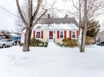 10 Marion Rd, Weymouth, Massachusetts, 4 Bedrooms Bedrooms, 7 Rooms Rooms,1 BathroomBathrooms,Residential,For Sale,Marion Rd,73476037