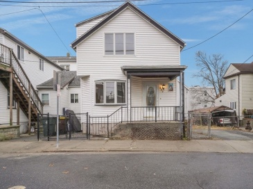 233 Franklin St, Fall River, Massachusetts, 3 Bedrooms Bedrooms, 6 Rooms Rooms,1.5 BathroomsBathrooms,Residential,For Sale,Franklin St,73463656