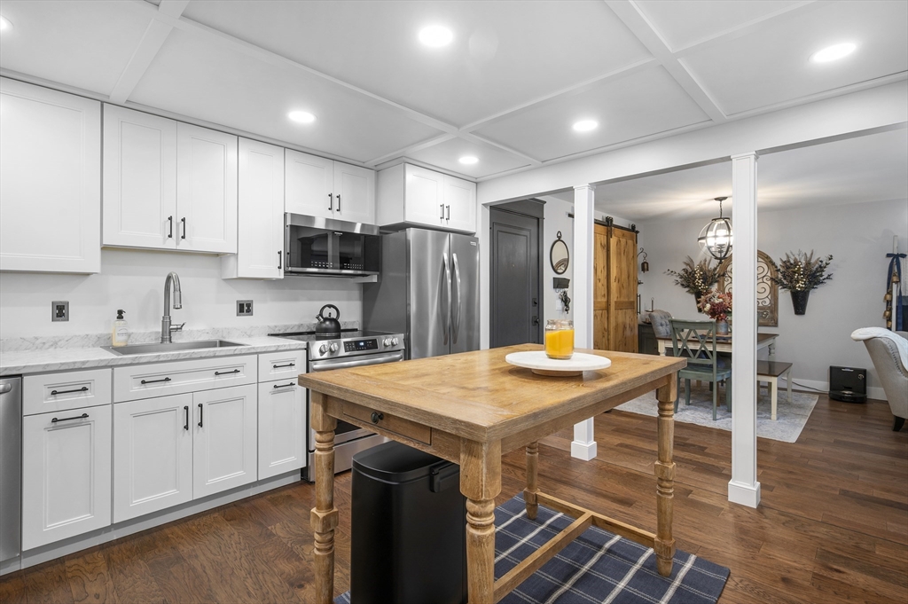 21 Shadowbrook Ln, Milford, Massachusetts, 2 Bedrooms Bedrooms, 4 Rooms Rooms,1.5 BathroomsBathrooms,Residential,For Sale,Shadowbrook Ln,73452341
