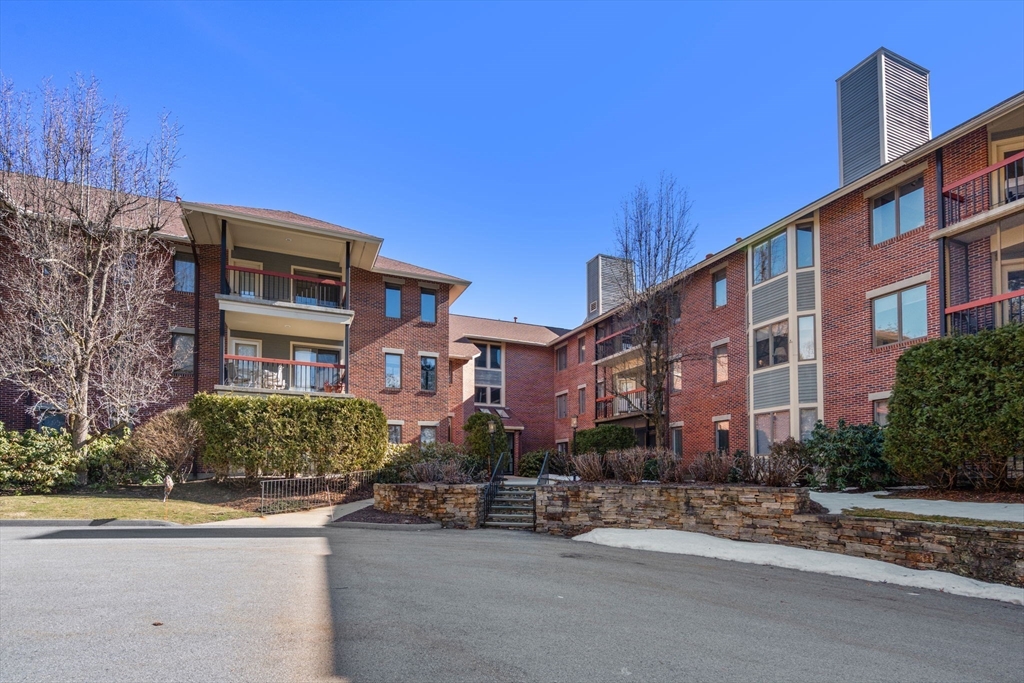 770 Salisbury St, Worcester, Massachusetts, 2 Bedrooms Bedrooms, 5 Rooms Rooms,2 BathroomsBathrooms,Residential,For Sale,Salisbury St,73487153