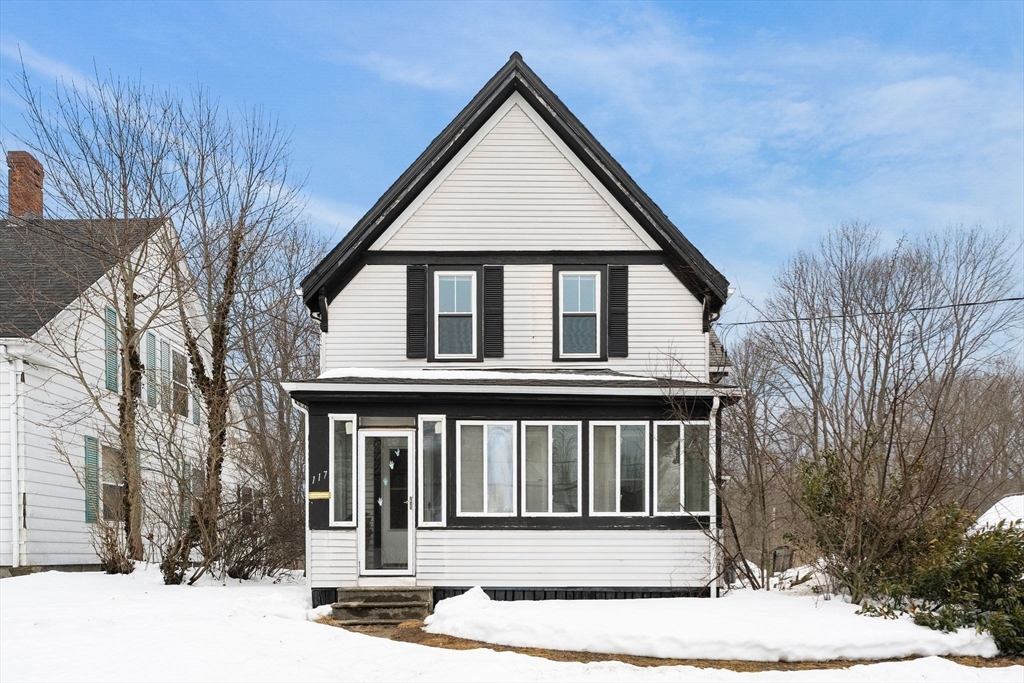 117 Liberty Street, Rockland, Massachusetts, 3 Bedrooms Bedrooms, 7 Rooms Rooms,2 BathroomsBathrooms,Residential,For Sale,Liberty Street,73479988