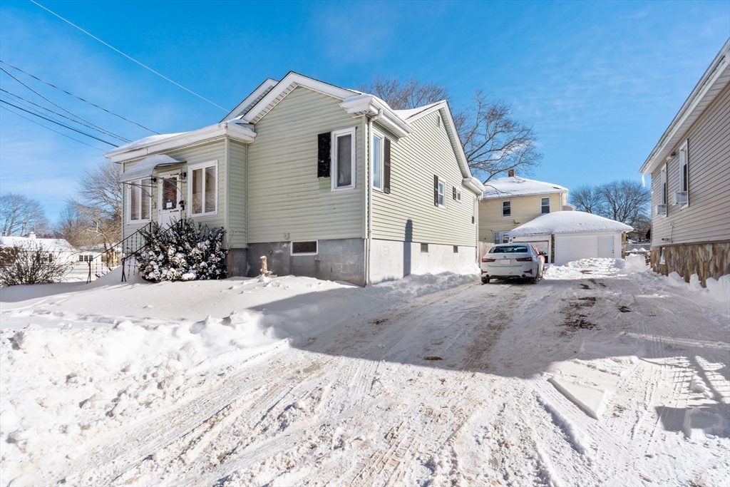 677 Oak Grove Ave, Fall River, Massachusetts, 3 Bedrooms Bedrooms, 5 Rooms Rooms,1 BathroomBathrooms,Residential,For Sale,Oak Grove Ave,73473445