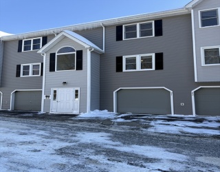 124 Tennis Plaza Rd, Dracut, Massachusetts, 2 Bedrooms Bedrooms, 4 Rooms Rooms,1 BathroomBathrooms,Residential Lease,For Rent,Tennis Plaza Rd,73472465