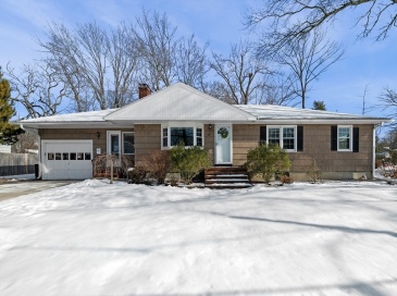 129 Moody St, North Andover, Massachusetts, 3 Bedrooms Bedrooms, 6 Rooms Rooms,2.5 BathroomsBathrooms,Residential,For Sale,Moody St,73471955