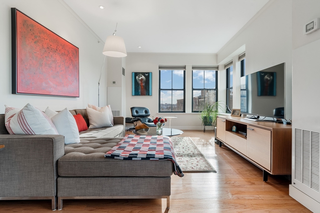 2 Rollins Street, Boston, Massachusetts, 2 Bedrooms Bedrooms, 6 Rooms Rooms,2 BathroomsBathrooms,Residential,For Sale,Rollins Street,73473704