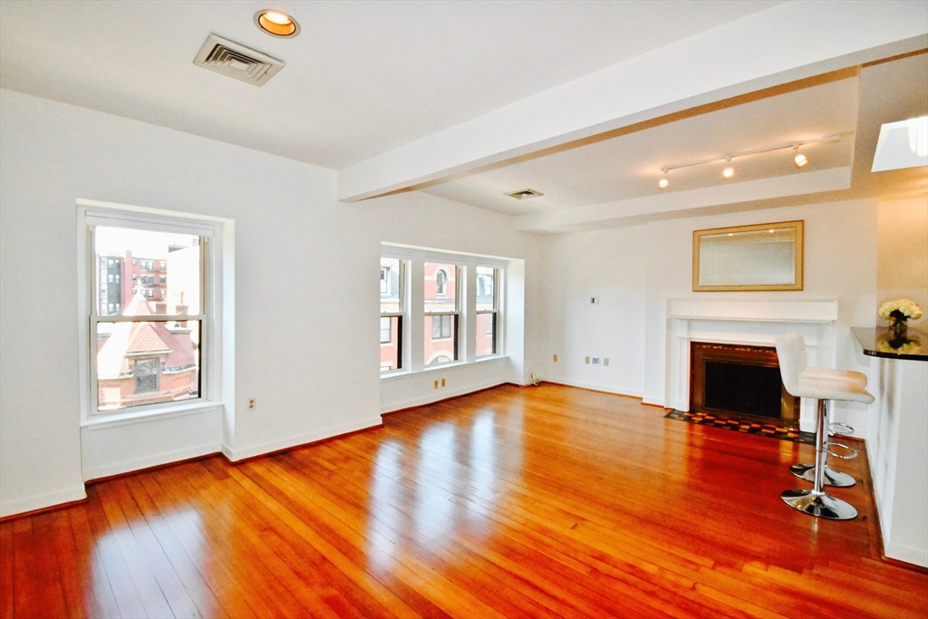 32 Fairfield, Boston, Massachusetts, 1 Bedroom Bedrooms, 3 Rooms Rooms,1 BathroomBathrooms,Residential Lease,For Rent,Fairfield,73490263