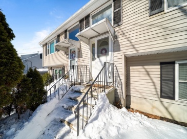 647 S Main Street, Haverhill, Massachusetts, 2 Bedrooms Bedrooms, 4 Rooms Rooms,1.5 BathroomsBathrooms,Residential,For Sale,S Main Street,73477701