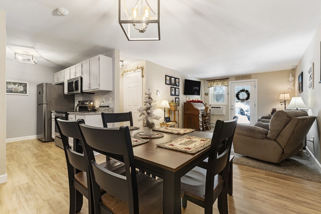 125 Heritage Dr, Northbridge, Massachusetts, 2 Bedrooms Bedrooms, 5 Rooms Rooms,1 BathroomBathrooms,Residential,For Sale,Heritage Dr,73477568