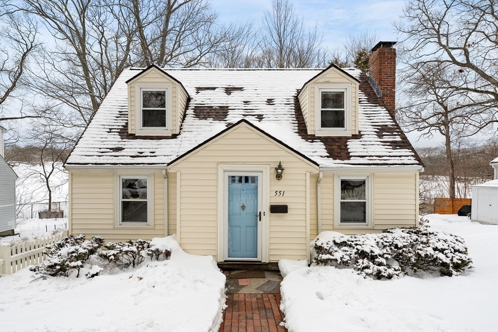 551 Poplar St, Boston, Massachusetts, 2 Bedrooms Bedrooms, 6 Rooms Rooms,1 BathroomBathrooms,Residential,For Sale,Poplar St,73480082