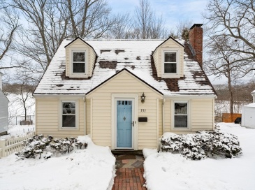 551 Poplar St, Boston, Massachusetts, 2 Bedrooms Bedrooms, 6 Rooms Rooms,1 BathroomBathrooms,Residential,For Sale,Poplar St,73480082