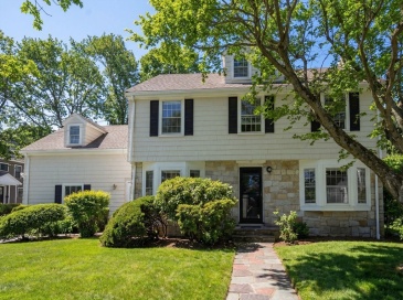 53 Sheldon Road, Newton, Massachusetts, 5 Bedrooms Bedrooms, 10 Rooms Rooms,2.5 BathroomsBathrooms,Residential,For Sale,Sheldon Road,73478024