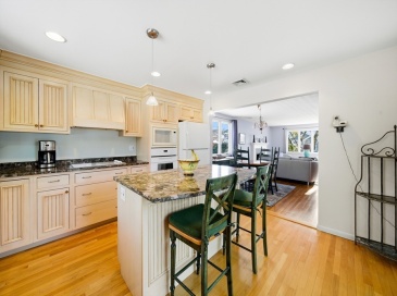 12 Elwern Rd, Arlington, Massachusetts, 3 Bedrooms Bedrooms, 6 Rooms Rooms,1.5 BathroomsBathrooms,Residential,For Sale,Elwern Rd,73475410