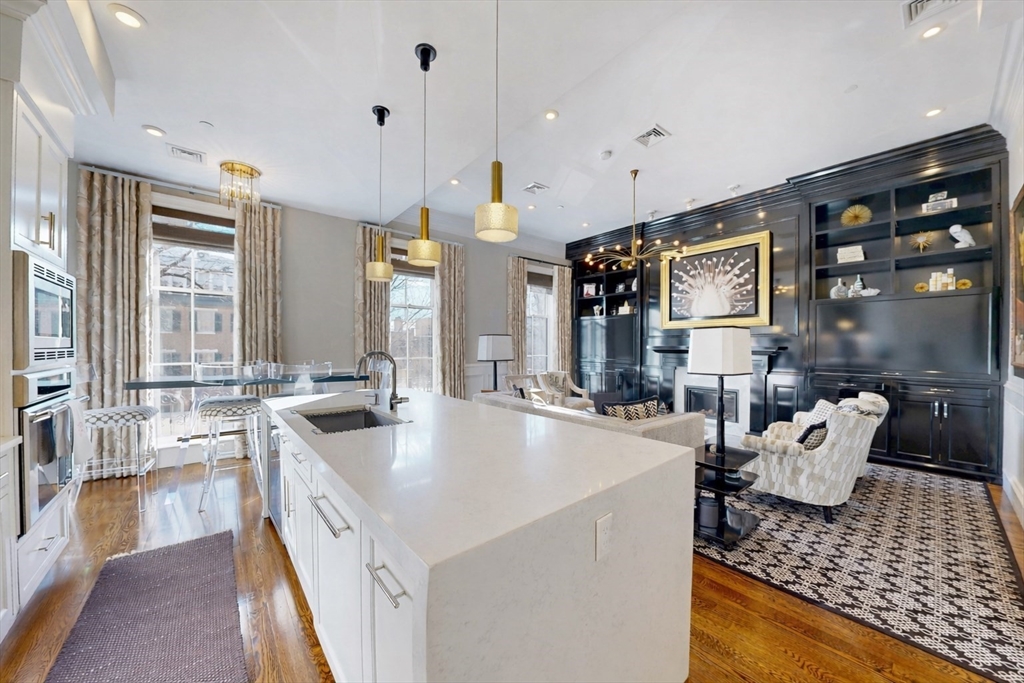 73 Mt Vernon Street, Boston, Massachusetts, 2 Bedrooms Bedrooms, 6 Rooms Rooms,2 BathroomsBathrooms,Residential,For Sale,Mt Vernon Street,73477851
