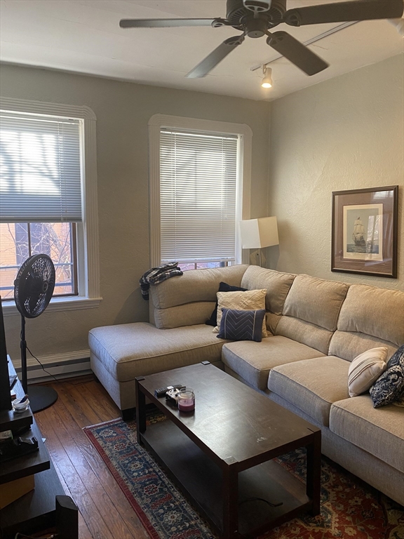 99.5 Myrtle St, Boston, Massachusetts, 2 Bedrooms Bedrooms, 4 Rooms Rooms,1 BathroomBathrooms,Residential Lease,For Rent,Myrtle St,73490271