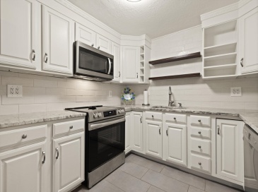 42 Second Ave, North Attleboro, Massachusetts, 2 Bedrooms Bedrooms, 5 Rooms Rooms,1.5 BathroomsBathrooms,Residential,For Sale,Second Ave,73478218