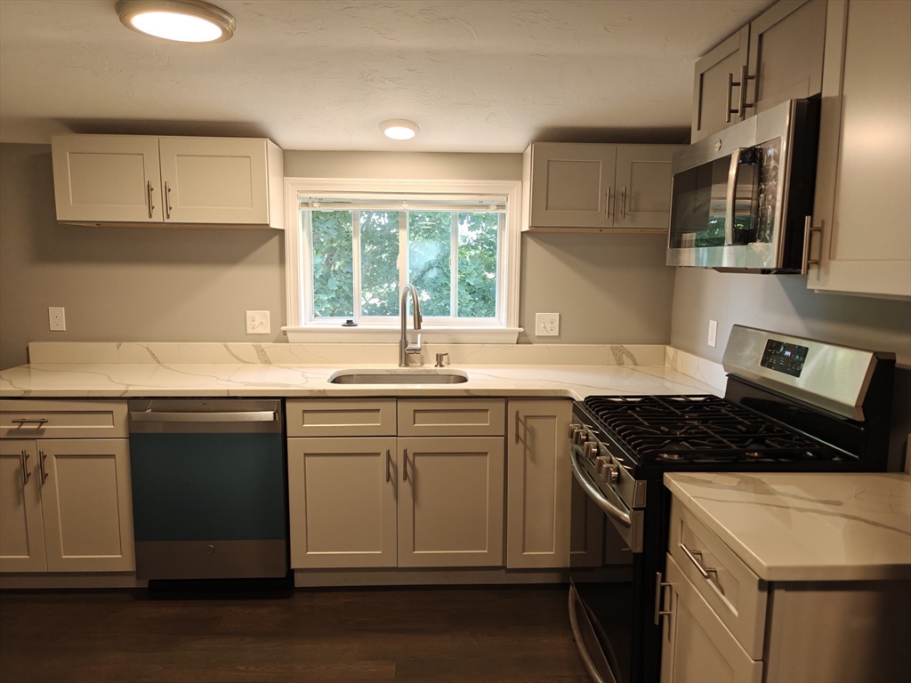105 Holyoke Street, Lynn, Massachusetts, 3 Bedrooms Bedrooms, 5 Rooms Rooms,1 BathroomBathrooms,Residential Lease,For Rent,Holyoke Street,73409919