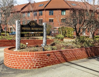 126 Merrimac St, Newburyport, Massachusetts, 2 Bedrooms Bedrooms, 5 Rooms Rooms,2 BathroomsBathrooms,Residential,For Sale,Merrimac St,73493984