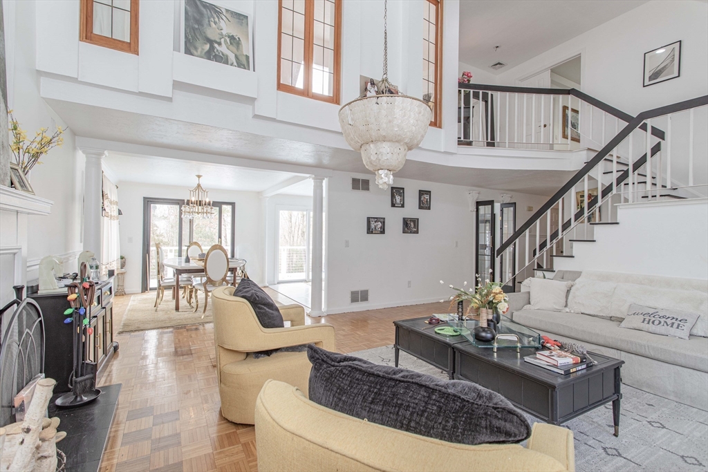 89 Lucas Dr, Stoughton, Massachusetts, 5 Bedrooms Bedrooms, 8 Rooms Rooms,4 BathroomsBathrooms,Residential,For Sale,Lucas Dr,73494029