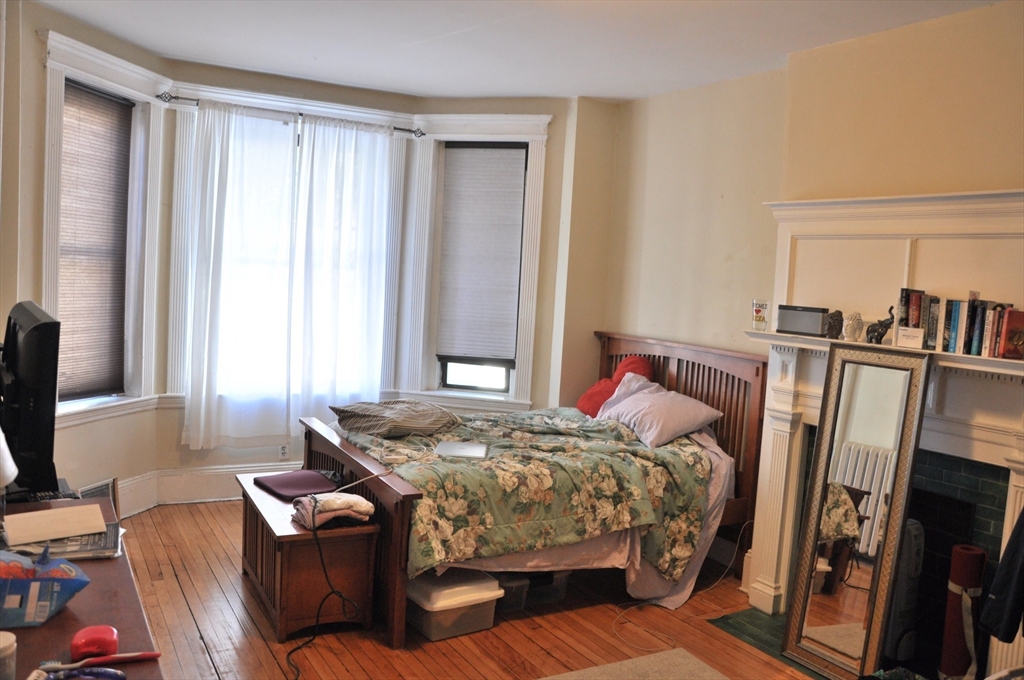 30 Glenville Avenue, Boston, Massachusetts, 4 Bedrooms Bedrooms, 5 Rooms Rooms,2 BathroomsBathrooms,Residential,For Sale,Glenville Avenue,73494033
