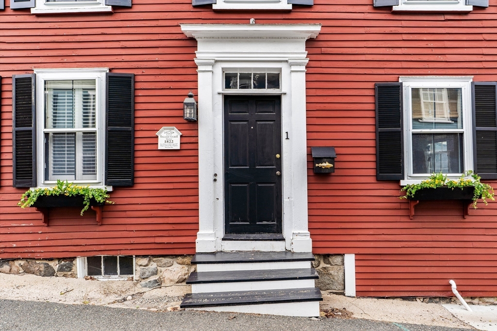 1 Mason St, Marblehead, Massachusetts, 2 Bedrooms Bedrooms, 5 Rooms Rooms,2 BathroomsBathrooms,Residential,For Sale,Mason St,73494010