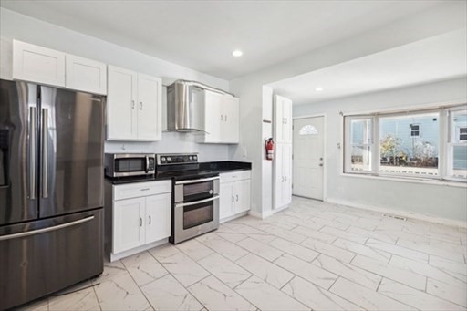 79 19th Street, Lowell, Massachusetts, 3 Bedrooms Bedrooms, 5 Rooms Rooms,1 BathroomBathrooms,Residential Lease,For Rent,19th Street,73494060