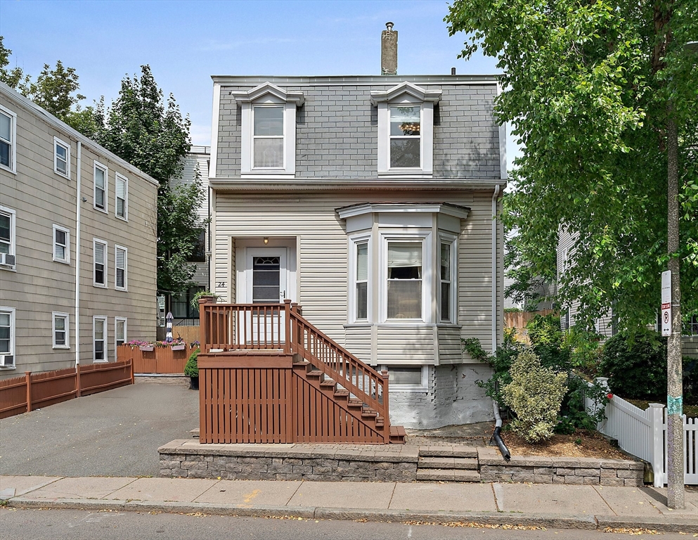 24 Moseley St, Boston, Massachusetts, 3 Bedrooms Bedrooms, 9 Rooms Rooms,2 BathroomsBathrooms,Residential,For Sale,Moseley St,73494063