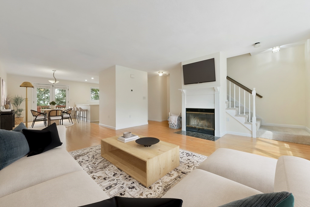 1045 Washington Street, Newton, Massachusetts, 2 Bedrooms Bedrooms, 5 Rooms Rooms,1.5 BathroomsBathrooms,Residential,For Sale,Washington Street,73494113