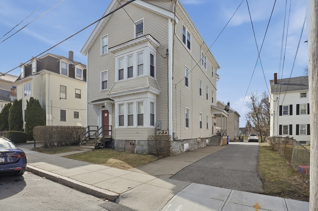 29 Palmer Street, Fall River, Massachusetts, 9 Bedrooms Bedrooms, 18 Rooms Rooms,3 BathroomsBathrooms,Residential Income,For Sale,Palmer Street,73494052