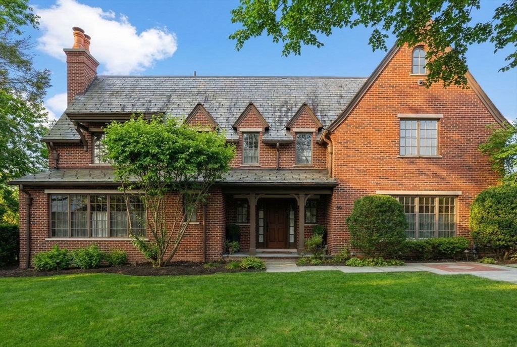 66 Montrose St, Newton, Massachusetts, 5 Bedrooms Bedrooms, 10 Rooms Rooms,6 BathroomsBathrooms,Residential,For Sale,Montrose St,73494089