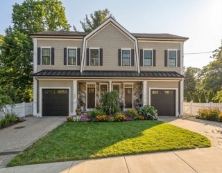 210 Evelyn, Newton, Massachusetts, 4 Bedrooms Bedrooms, 6 Rooms Rooms,3.5 BathroomsBathrooms,Residential,For Sale,Evelyn,73494090