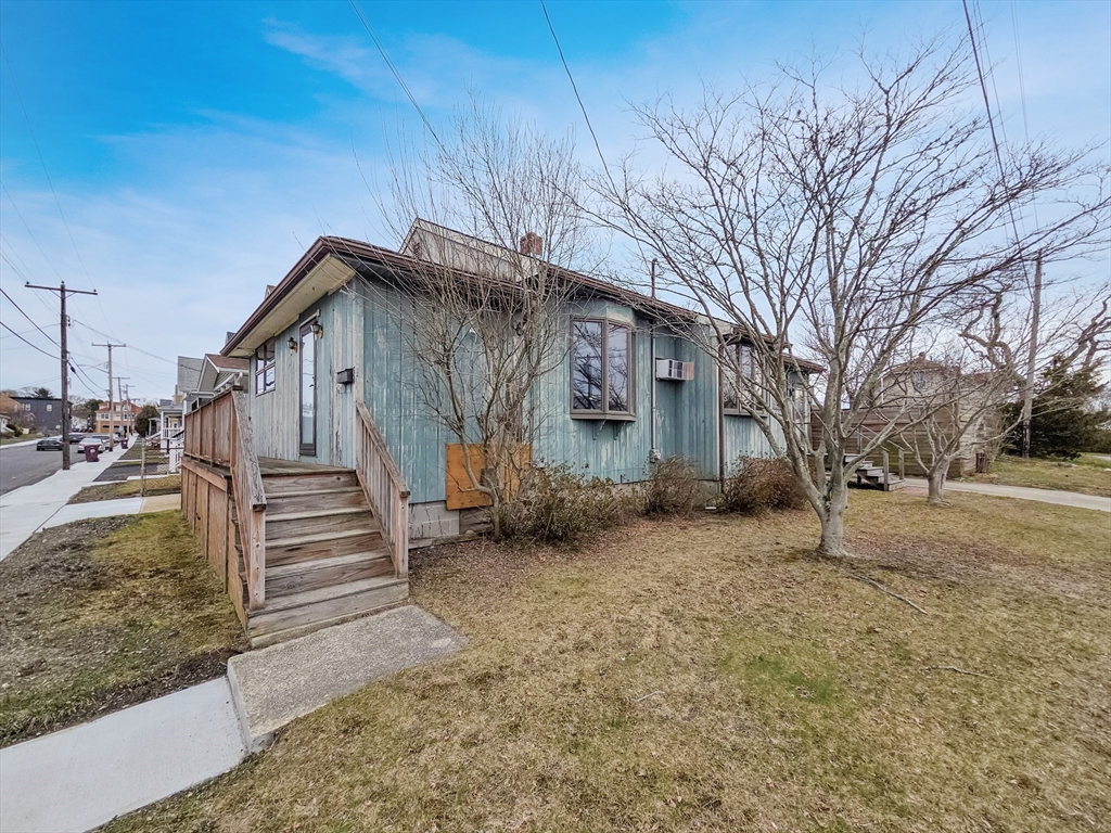 54 Slocum St, Acushnet, Massachusetts, 1 Bedroom Bedrooms, 4 Rooms Rooms,1 BathroomBathrooms,Residential,For Sale,Slocum St,73494107