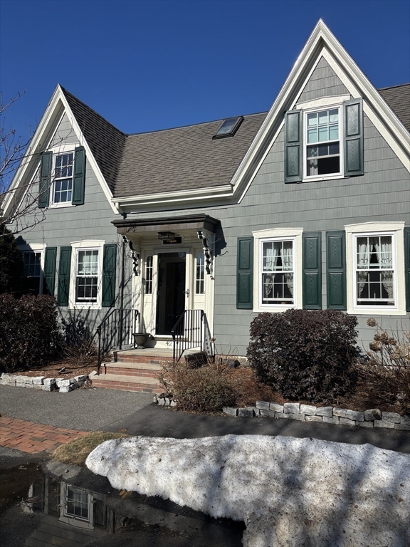 42 Charnock St, Beverly, Massachusetts, 3 Bedrooms Bedrooms, 6 Rooms Rooms,1.5 BathroomsBathrooms,Residential Lease,For Rent,Charnock St,73494171