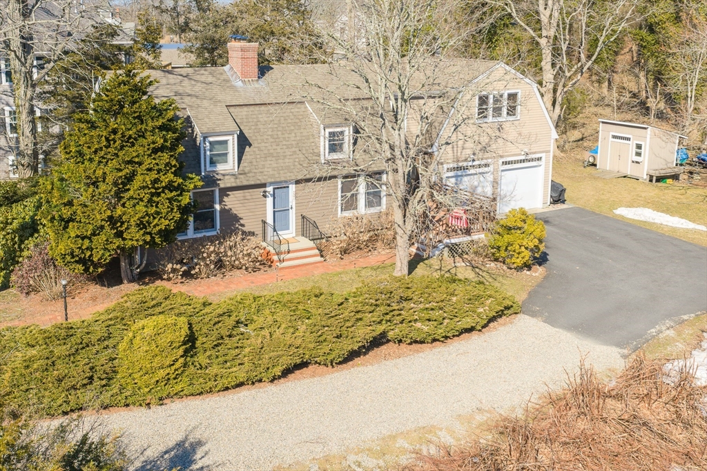 537 W Falmouth Hwy, Falmouth, Massachusetts, 3 Bedrooms Bedrooms, 7 Rooms Rooms,2.5 BathroomsBathrooms,Residential,For Sale,W Falmouth Hwy,73487046