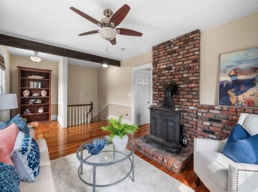 1 Maverick St, Marblehead, Massachusetts, 3 Bedrooms Bedrooms, 7 Rooms Rooms,2 BathroomsBathrooms,Residential,For Sale,Maverick St,73494200