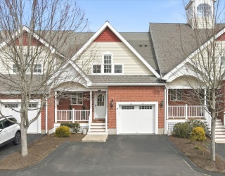 4 Dexter Rd, Foxboro, Massachusetts, 3 Bedrooms Bedrooms, 10 Rooms Rooms,4.5 BathroomsBathrooms,Residential,For Sale,Dexter Rd,73494201