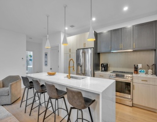 5245 Washington St, Boston, Massachusetts, 2 Bedrooms Bedrooms, 3 Rooms Rooms,2 BathroomsBathrooms,Residential,For Sale,Washington St,73494225