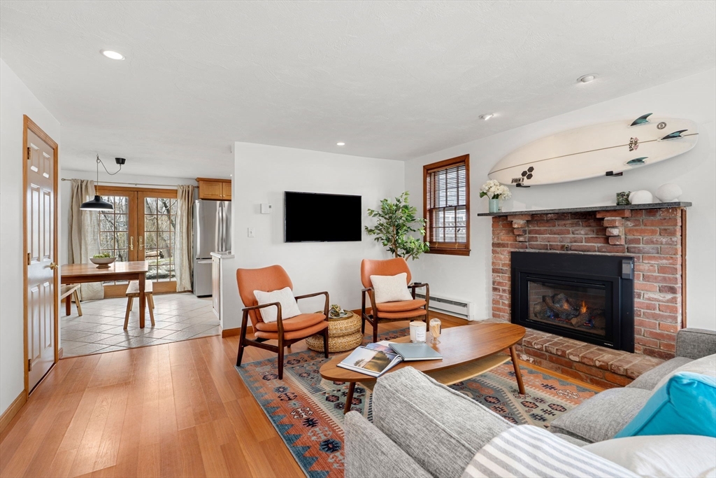 23 Hillside Ave, Marblehead, Massachusetts, 3 Bedrooms Bedrooms, 5 Rooms Rooms,2 BathroomsBathrooms,Residential,For Sale,Hillside Ave,73494136