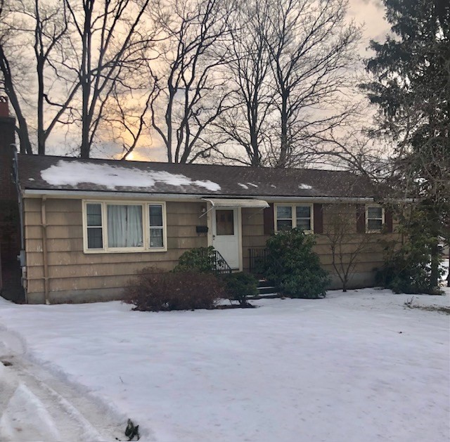 11 Terrence Avenue, Clinton, Massachusetts, 3 Bedrooms Bedrooms, 5 Rooms Rooms,1 BathroomBathrooms,Residential,For Sale,Terrence Avenue,73494232