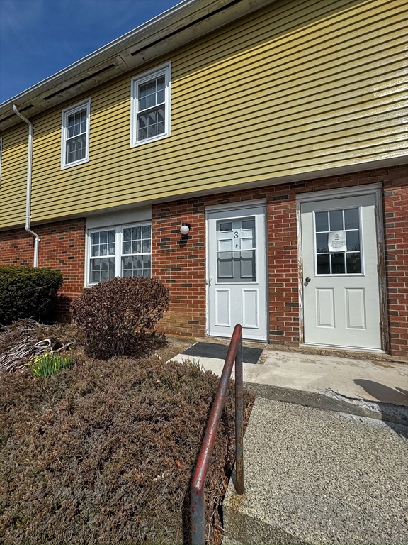 252 West St, Amherst, Massachusetts, 2 Bedrooms Bedrooms, 5 Rooms Rooms,1 BathroomBathrooms,Residential,For Sale,West St,73494240